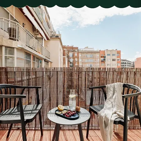 Davut - 3 Bedrooms And Office In Eixample Esquerra アパート バルセロナ
